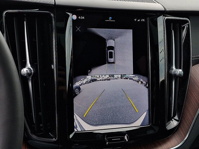2024 Volvo XC60 Recharge Plug-In Hybrid Ultimate Dark Theme