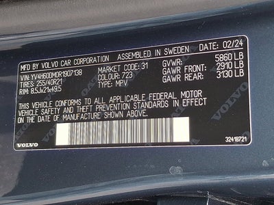 2024 Volvo XC60 Recharge Plug-In Hybrid Ultimate Dark Theme