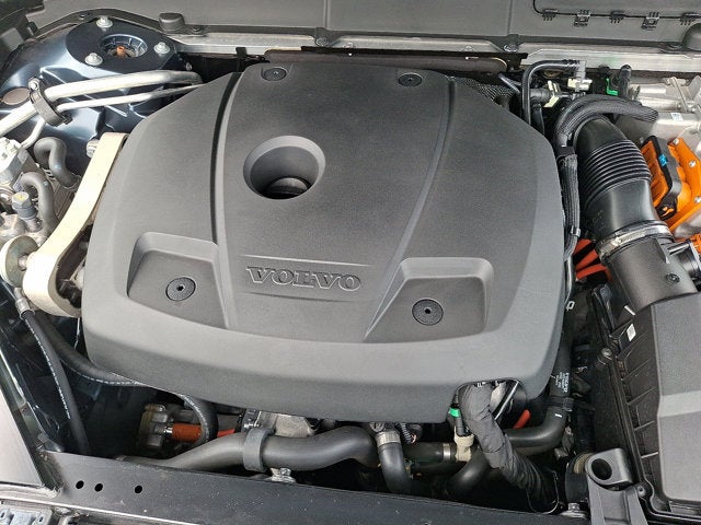 2024 Volvo XC60 Recharge Plug-In Hybrid Ultimate Dark Theme