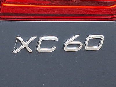 2024 Volvo XC60 Recharge Plug-In Hybrid Ultimate Dark Theme