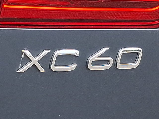 2024 Volvo XC60 Recharge Plug-In Hybrid Ultimate Dark Theme