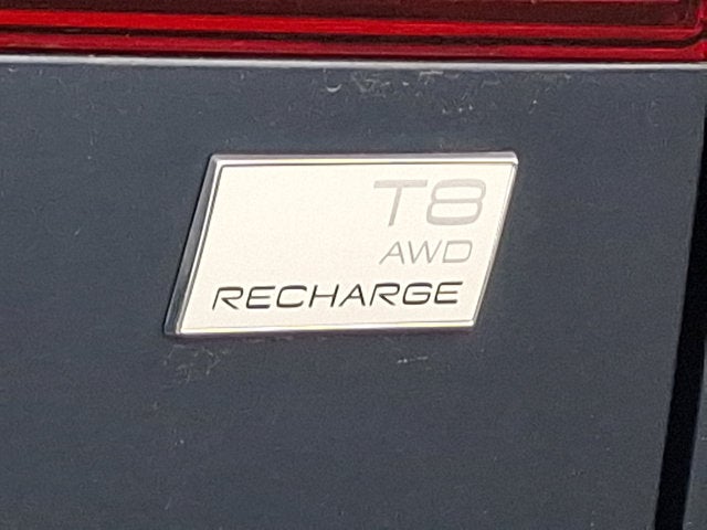 2024 Volvo XC60 Recharge Plug-In Hybrid Ultimate Dark Theme