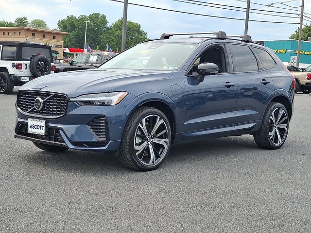 2024 Volvo XC60 Recharge Plug-In Hybrid Ultimate Dark Theme