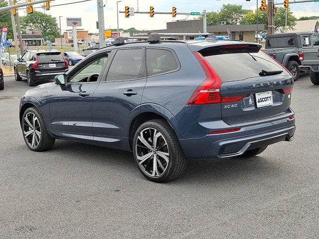 2024 Volvo XC60 Recharge Plug-In Hybrid Ultimate Dark Theme