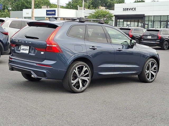 2024 Volvo XC60 Recharge Plug-In Hybrid Ultimate Dark Theme