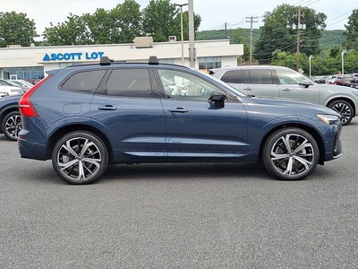 2024 Volvo XC60 Recharge Plug-In Hybrid Ultimate Dark Theme