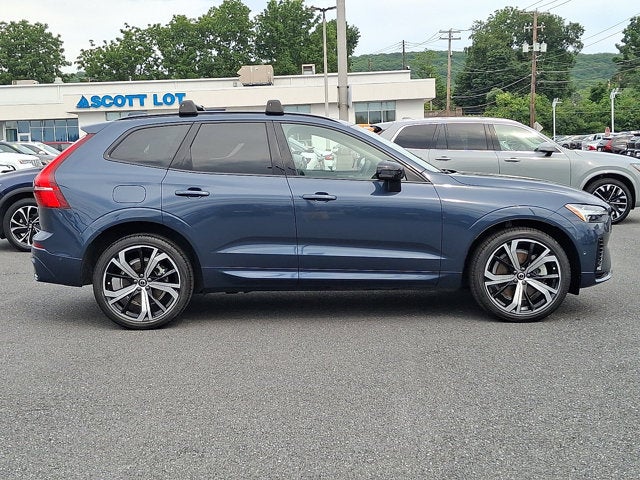 2024 Volvo XC60 Recharge Plug-In Hybrid Ultimate Dark Theme