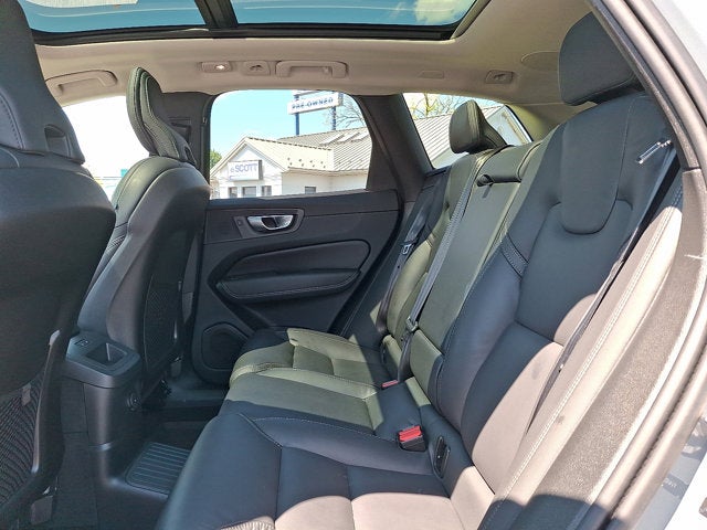 2024 Volvo XC60 Recharge Plug-In Hybrid Ultimate Dark Theme
