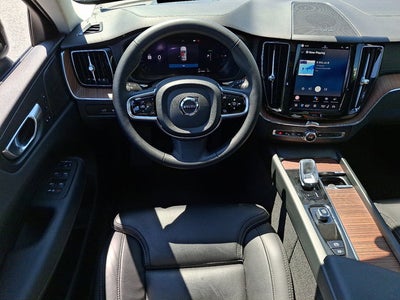 2024 Volvo XC60 Recharge Plug-In Hybrid Ultimate Dark Theme