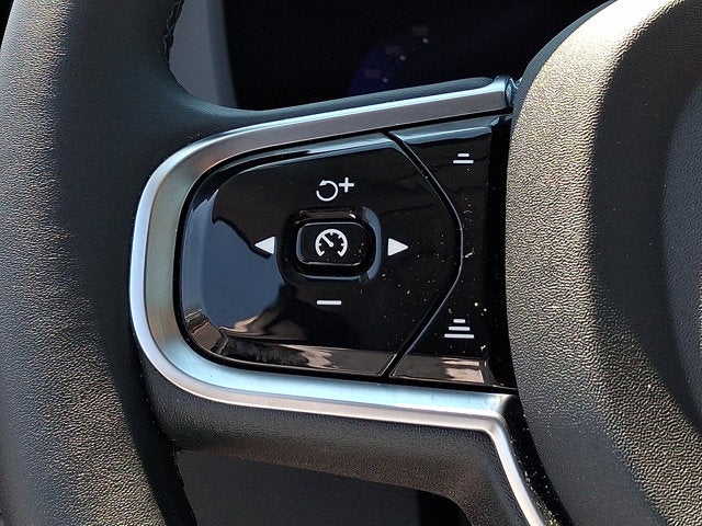 2024 Volvo XC60 Recharge Plug-In Hybrid Ultimate Dark Theme
