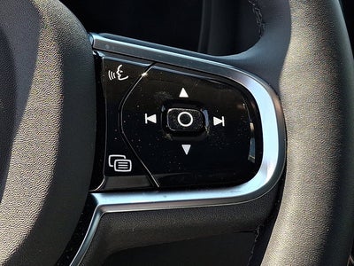 2024 Volvo XC60 Recharge Plug-In Hybrid Ultimate Dark Theme