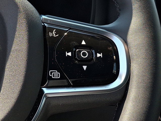 2024 Volvo XC60 Recharge Plug-In Hybrid Ultimate Dark Theme