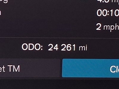 2024 Volvo XC60 Recharge Plug-In Hybrid Ultimate Dark Theme