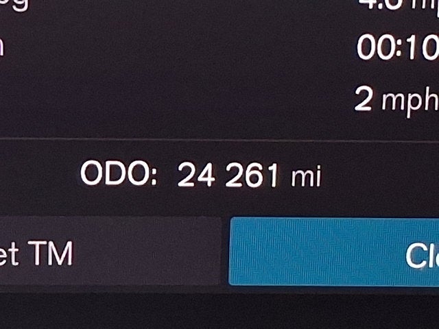 2024 Volvo XC60 Recharge Plug-In Hybrid Ultimate Dark Theme