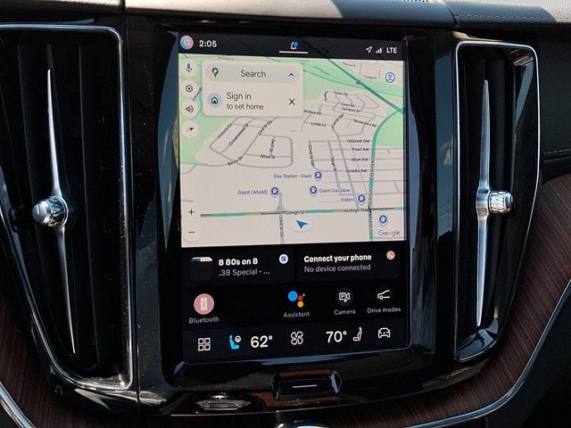 2024 Volvo XC60 Recharge Plug-In Hybrid Ultimate Dark Theme