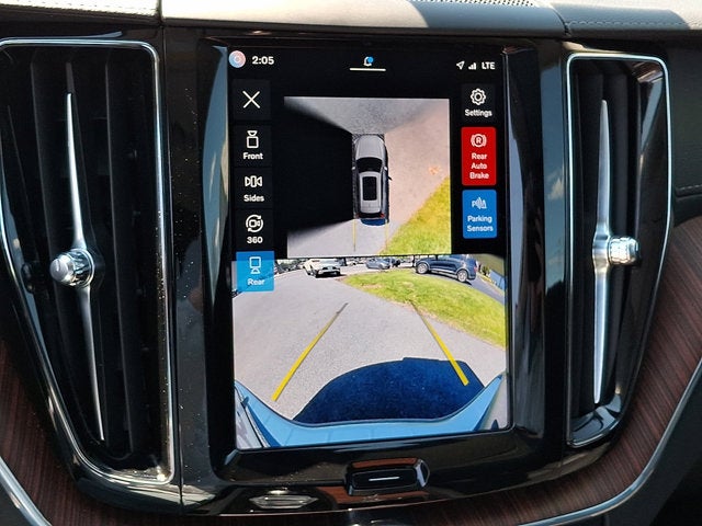 2024 Volvo XC60 Recharge Plug-In Hybrid Ultimate Dark Theme