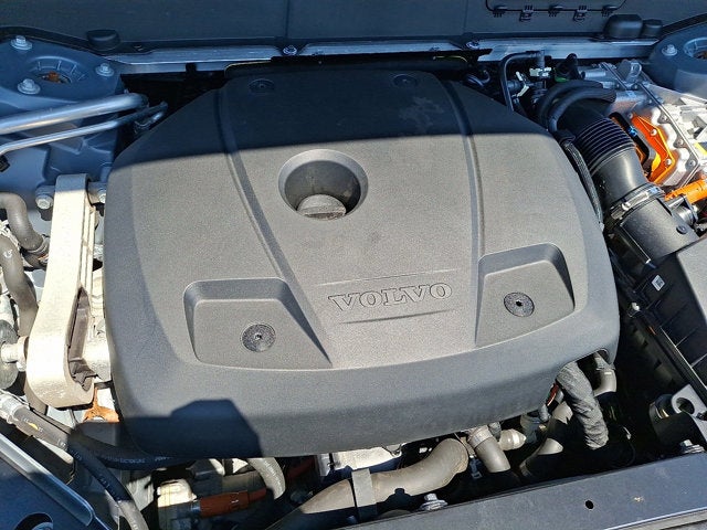2024 Volvo XC60 Recharge Plug-In Hybrid Ultimate Dark Theme
