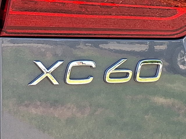 2024 Volvo XC60 Recharge Plug-In Hybrid Ultimate Dark Theme