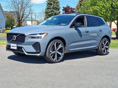 2024 Volvo XC60 Recharge Plug-In Hybrid Ultimate Dark Theme