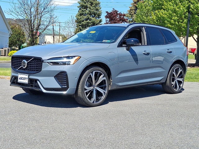 2024 Volvo XC60 Recharge Plug-In Hybrid Ultimate Dark Theme