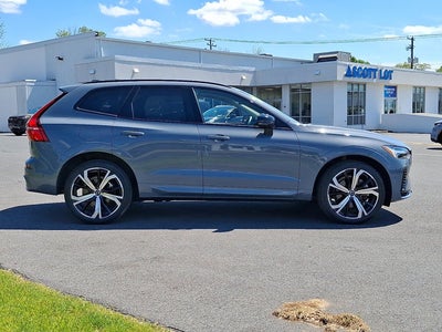 2024 Volvo XC60 Recharge Plug-In Hybrid Ultimate Dark Theme