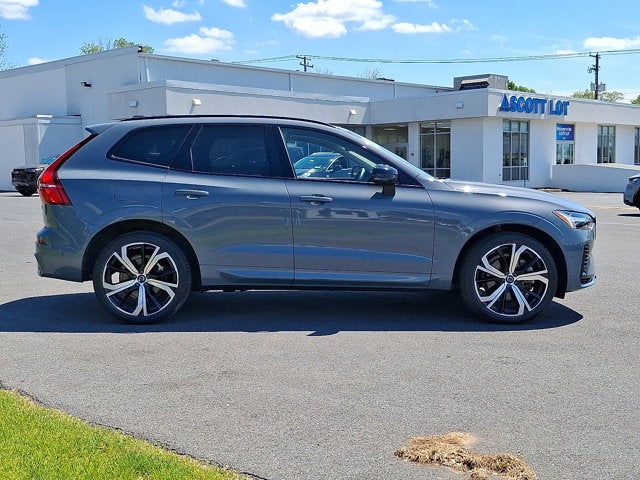 2024 Volvo XC60 Recharge Plug-In Hybrid Ultimate Dark Theme
