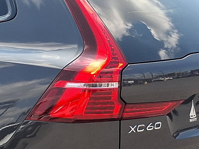 2024 Volvo XC60 Recharge Plug-In Hybrid Ultimate Dark Theme