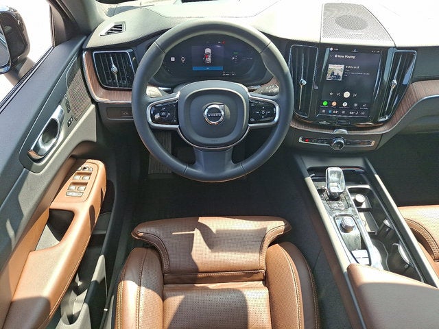 2024 Volvo XC60 Recharge Plug-In Hybrid Ultimate Dark Theme