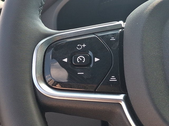 2024 Volvo XC60 Recharge Plug-In Hybrid Ultimate Dark Theme