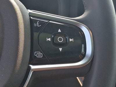 2024 Volvo XC60 Recharge Plug-In Hybrid Ultimate Dark Theme