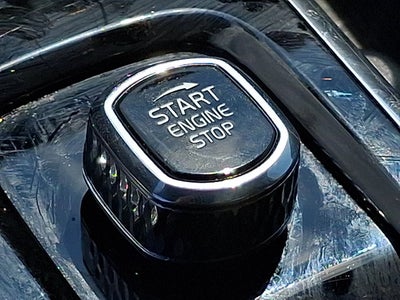 2024 Volvo XC60 Recharge Plug-In Hybrid Ultimate Dark Theme