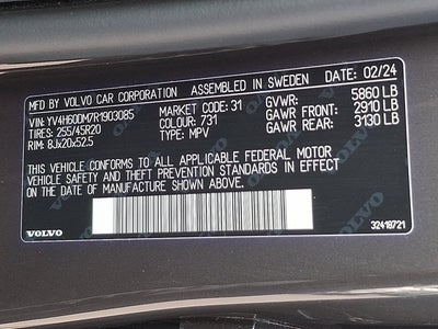 2024 Volvo XC60 Recharge Plug-In Hybrid Ultimate Dark Theme