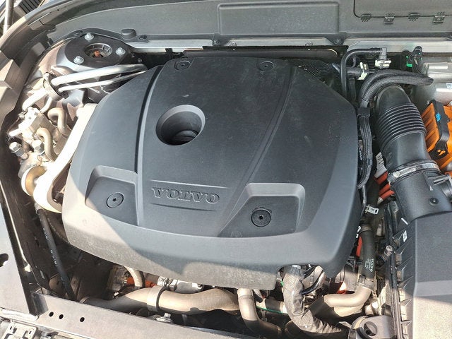 2024 Volvo XC60 Recharge Plug-In Hybrid Ultimate Dark Theme