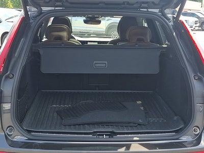 2024 Volvo XC60 Recharge Plug-In Hybrid Ultimate Dark Theme