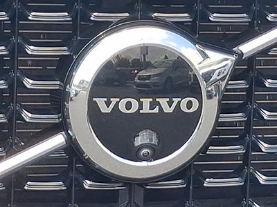 2024 Volvo XC60 Recharge Plug-In Hybrid Ultimate Dark Theme