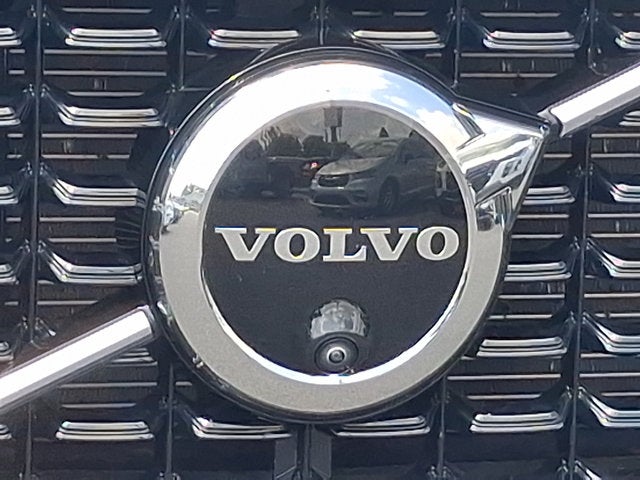 2024 Volvo XC60 Recharge Plug-In Hybrid Ultimate Dark Theme