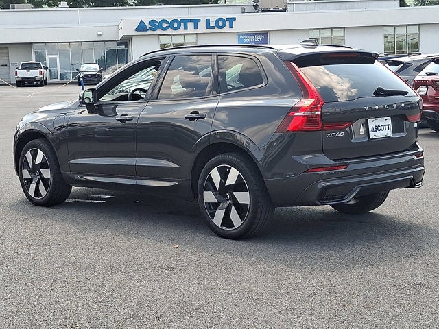 2024 Volvo XC60 Recharge Plug-In Hybrid Ultimate Dark Theme