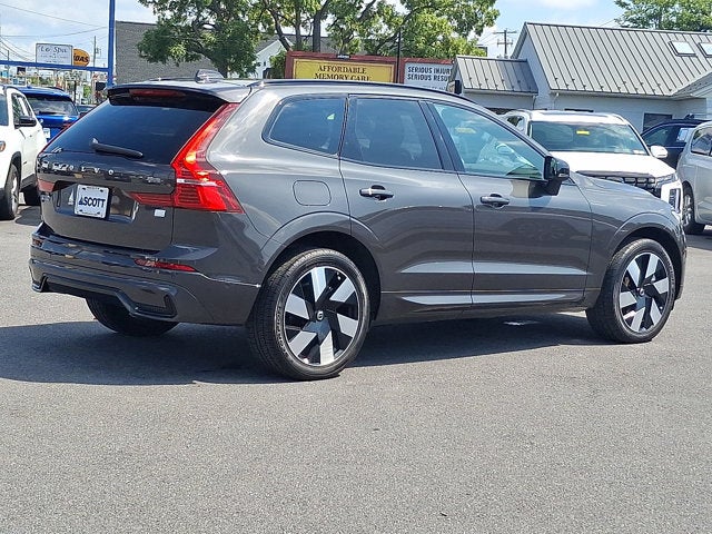 2024 Volvo XC60 Recharge Plug-In Hybrid Ultimate Dark Theme