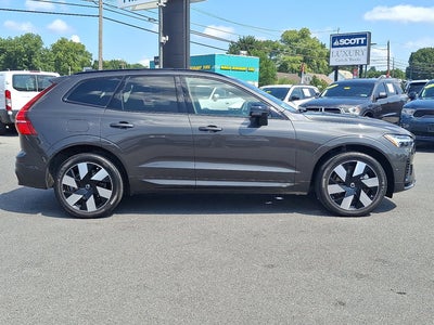 2024 Volvo XC60 Recharge Plug-In Hybrid Ultimate Dark Theme