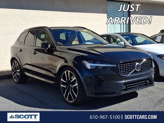 2024 Volvo XC60 Recharge Plug-In Hybrid Ultimate Dark Theme