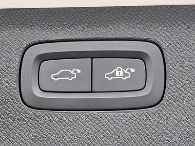 2025 Volvo XC90 Plug-In Hybrid Ultra