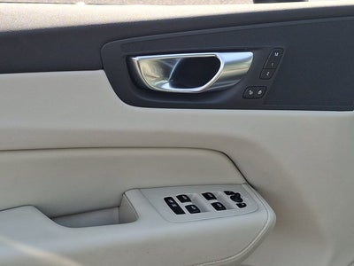2025 Volvo XC60 Plug-In Hybrid Plus