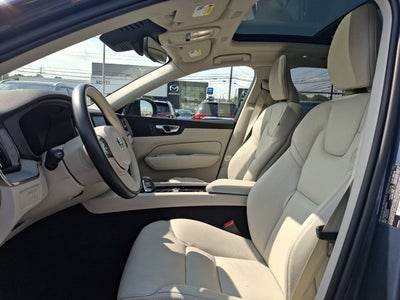 2025 Volvo XC60 Plug-In Hybrid Plus
