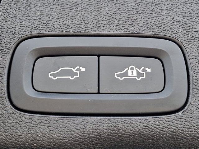 2025 Volvo XC60 Plug-In Hybrid Plus
