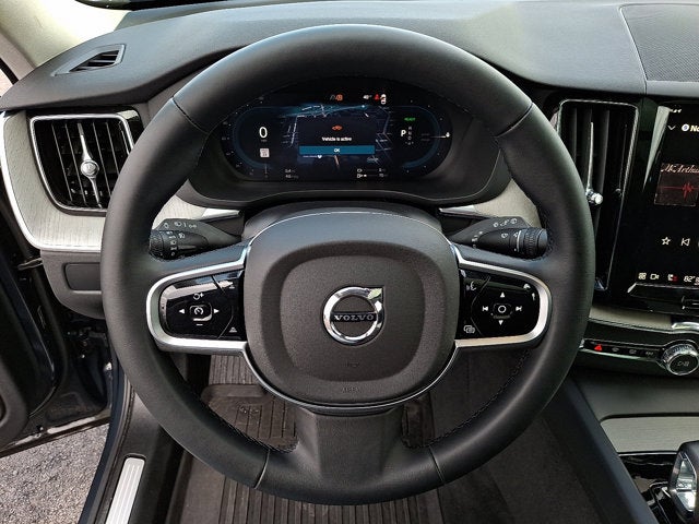 2025 Volvo XC60 Plug-In Hybrid Plus