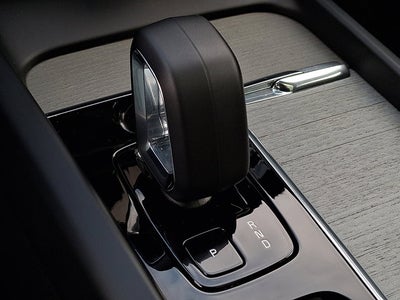 2025 Volvo XC60 Plug-In Hybrid Plus