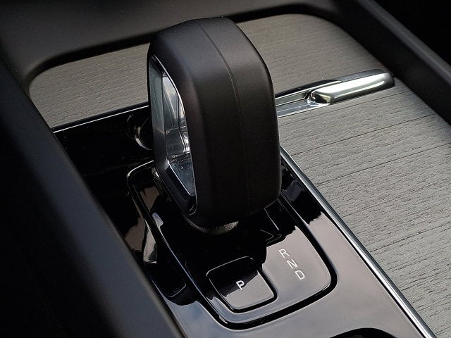 2025 Volvo XC60 Plug-In Hybrid Plus