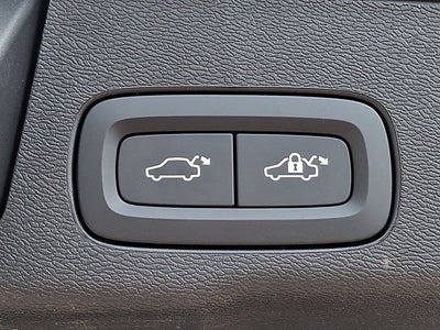 2025 Volvo XC60 Plug-In Hybrid Plus