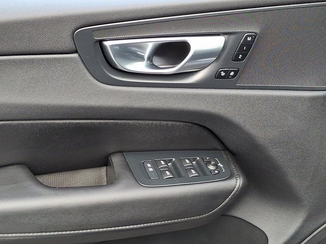 2025 Volvo XC60 Plug-In Hybrid Plus