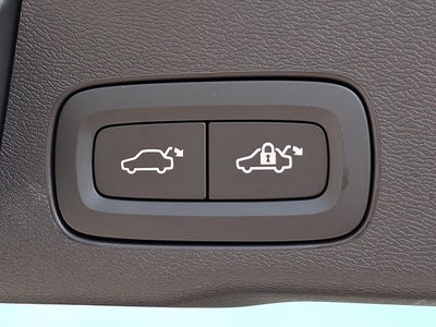 2025 Volvo XC60 Plug-In Hybrid Core